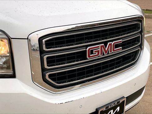 Used 2017 GMC Yukon SLT AWD/4WD image 30
