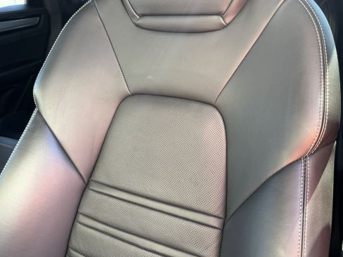 Certified 2022 Porsche Cayenne Turbo S image 5