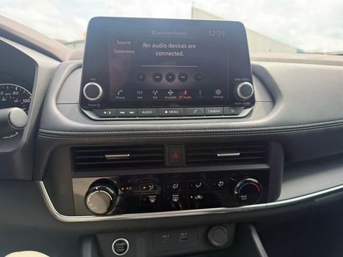 Used 2023 Nissan Rogue S image 16