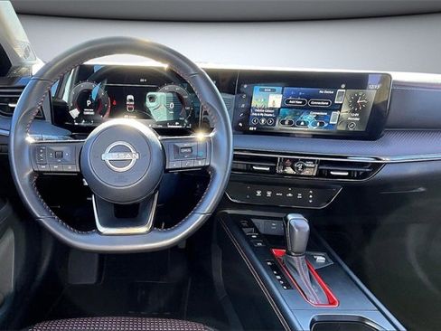 Certified 2025 Nissan Kicks SR image 8