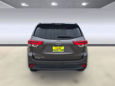 Used 2017 Toyota Highlander LE image 10