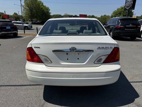 Used 2000 Toyota Avalon XL image 6