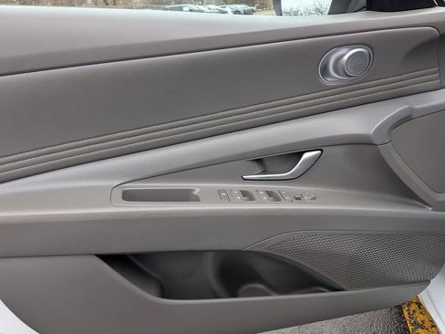 Used 2025 Hyundai Elantra SEL image 9