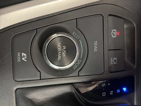 Used 2024 Toyota RAV4 SE w/ Convenience Package AWD/4WD image 24