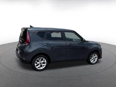 Used 2025 Kia Soul LX w/ LX Technology Package FWD image 12