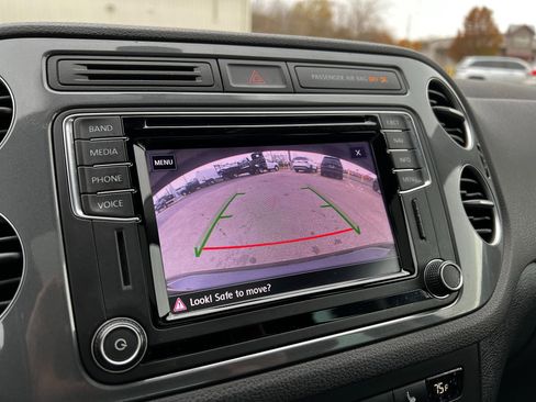 Used 2017 Volkswagen Tiguan Sport image 21