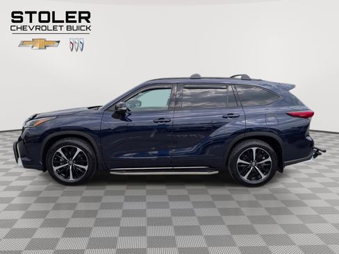 Used 2022 Toyota Highlander XSE AWD/4WD image 2