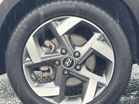 Used 2025 Hyundai Venue SEL image 25