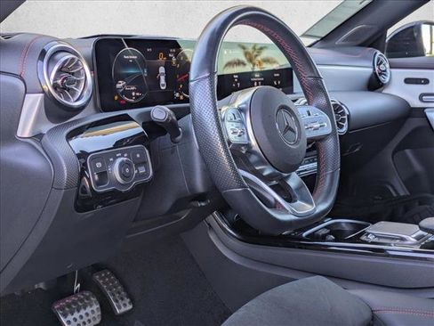 Used 2023 Mercedes-Benz CLA 250 image 11