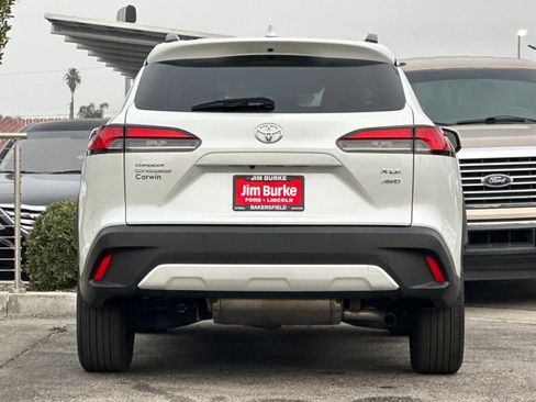Used 2023 Toyota Corolla Cross XLE image 5