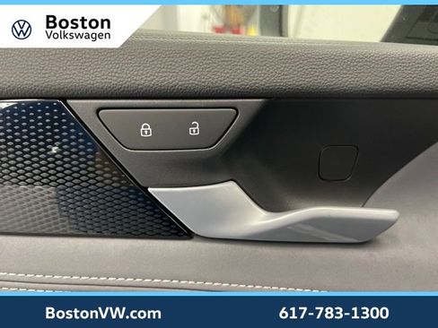 New 2025 Volkswagen Tiguan SE R-Line image 28