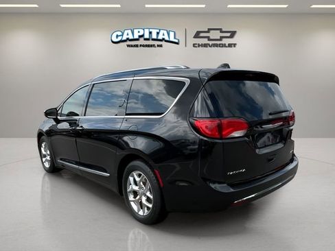 Used 2018 Chrysler Pacifica Limited image 3