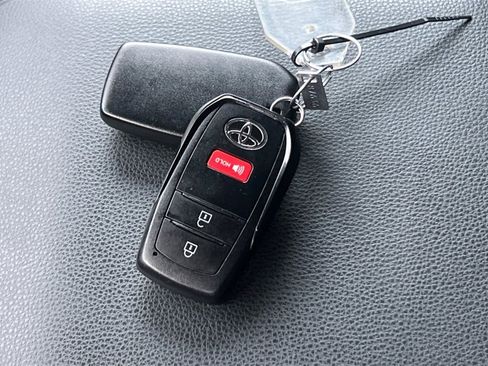 Certified 2025 Toyota Tacoma SR5 image 12