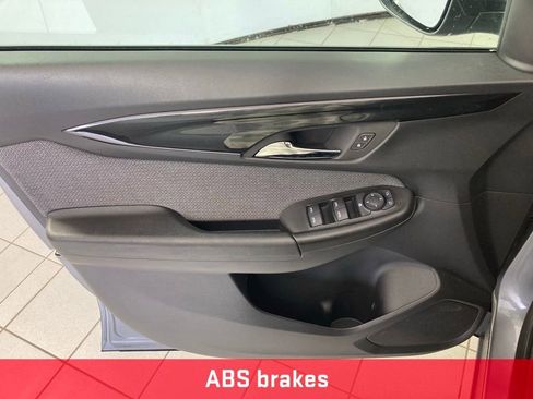Used 2025 Chevrolet TrailBlazer LT AWD/4WD image 12