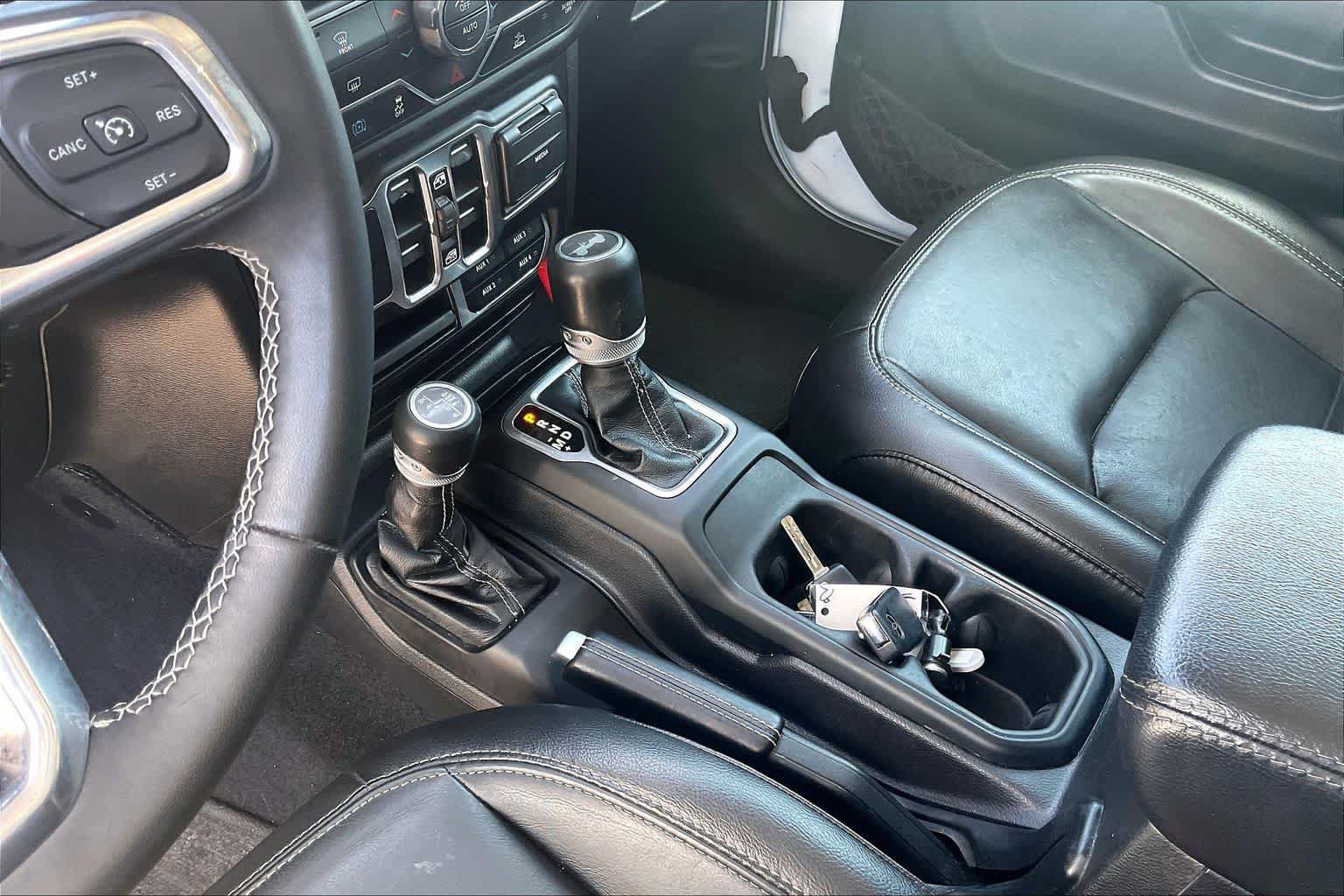 Used 2023 Jeep Wrangler Unlimited Sahara AWD/4WD image 13
