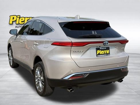 Used 2024 Toyota Venza XLE AWD/4WD image 8