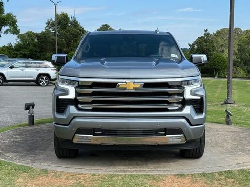 Used 2025 Chevrolet Silverado 1500 High Country w/ Technology Package AWD/4WD image 2