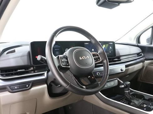 Used 2025 Kia Carnival FWD image 15