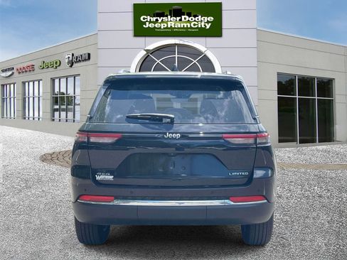 Used 2023 Jeep Grand Cherokee Limited AWD/4WD image 7