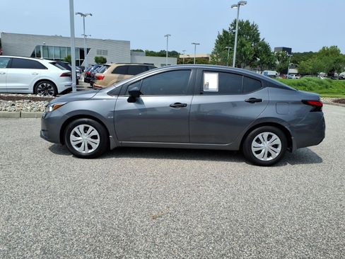 Used 2024 Nissan Versa S w/ Trunk Package FWD image 9