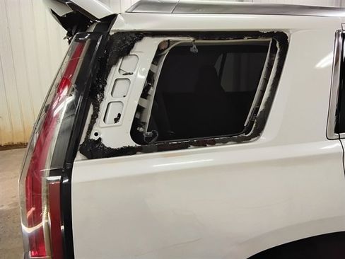 Used 2017 Cadillac Escalade Luxury AWD/4WD image 27