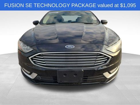 Used 2018 Ford Fusion SE w/ Equipment Group 201A image 2