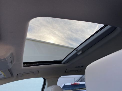 Used 2021 GMC Acadia SLT image 32