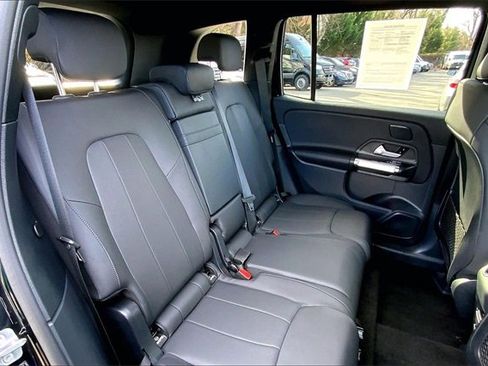 Used 2025 Mercedes-Benz GLB 250 4MATIC image 16
