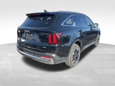 Used 2024 Kia Sorento S image 8