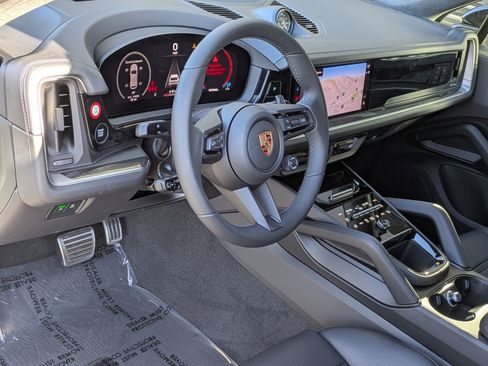 New 2026 Porsche Cayenne S image 4