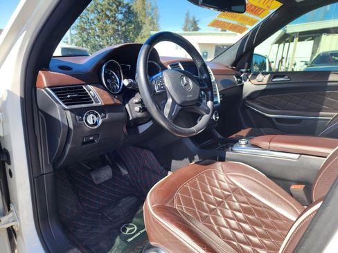 Used 2016 Mercedes-Benz GL 550 4MATIC image 12
