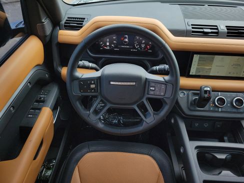 Used 2024 Land Rover Defender 110 X-Dynamic SE image 21