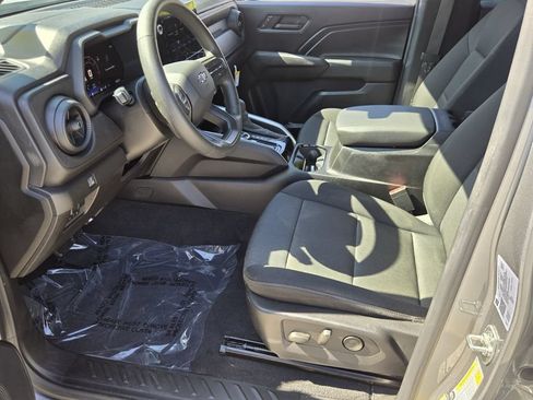 Used 2024 Chevrolet Colorado Trail Boss w/ Technology Package AWD/4WD image 11