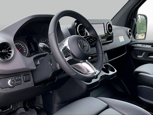 New 2025 Mercedes-Benz Sprinter 2500 image 10