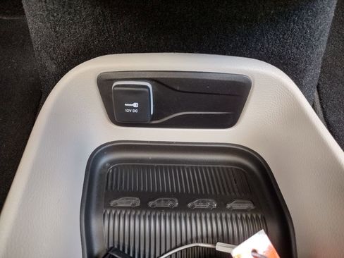 Used 2024 Chrysler Voyager LX image 30