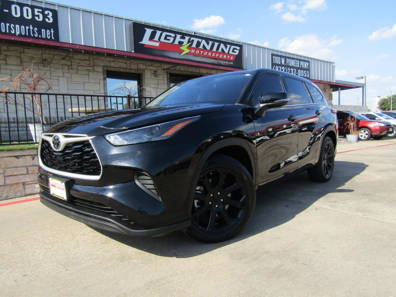 Used 2022 Toyota Highlander L FWD image 1