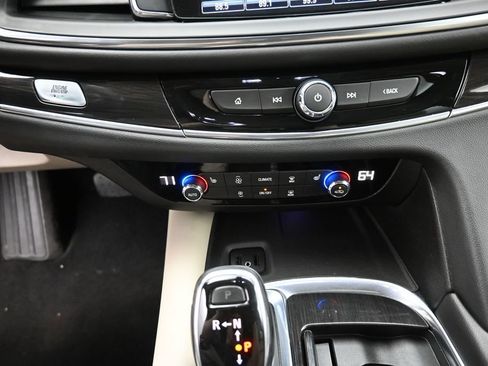 Used 2019 Buick Enclave Essence FWD image 28