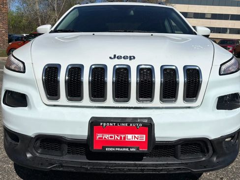 Used 2017 Jeep Cherokee Latitude w/ Cold Weather Group AWD/4WD image 14
