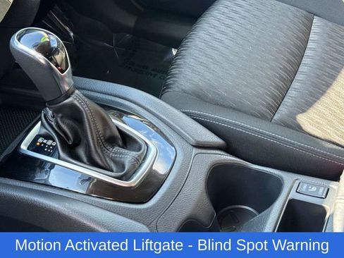 Used 2017 Nissan Rogue SV w/ SV Premium Package image 8