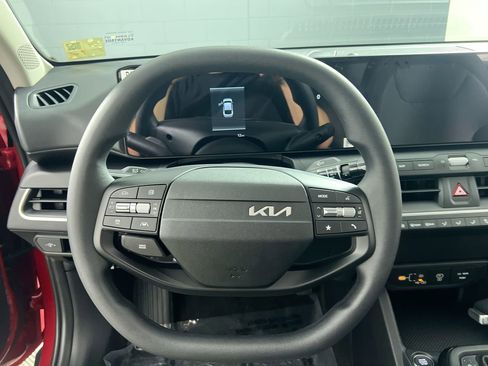 New 2025 Kia K4 LXS image 17
