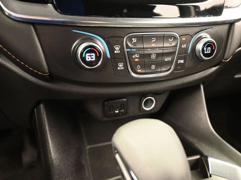 Used 2021 Chevrolet Traverse LS image 22