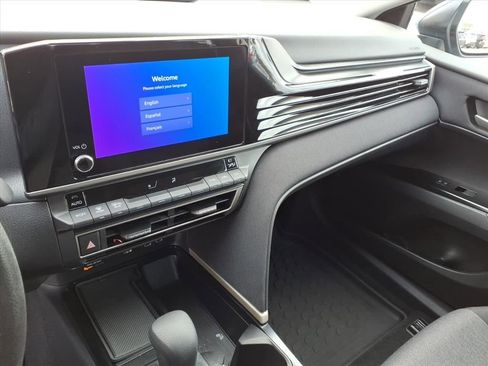 Used 2025 Toyota Camry LE image 18