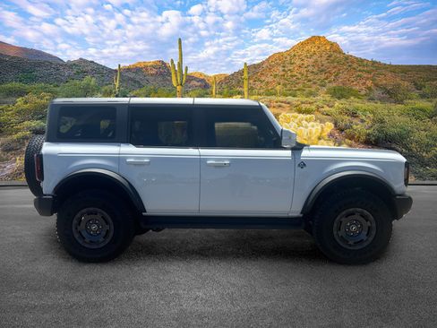 Used 2025 Ford Bronco Outer Banks w/ Sasquatch Package AWD/4WD image 3