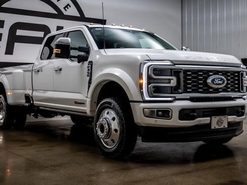 Used 2026 Ford F450 Platinum w/ Platinum Plus Package image 32