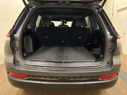 Used 2023 Jeep Grand Cherokee Altitude image 11