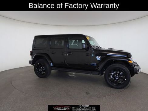 Used 2025 Jeep Wrangler Unlimited Sahara image 25