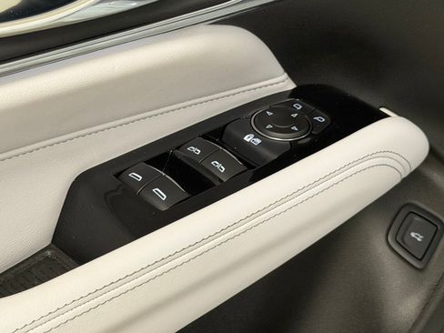 Certified 2022 Cadillac CT4 Premium Luxury RWD image 38