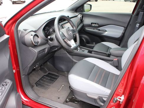 Used 2023 Nissan Kicks SR w/ SR Premium Package FWD image 14