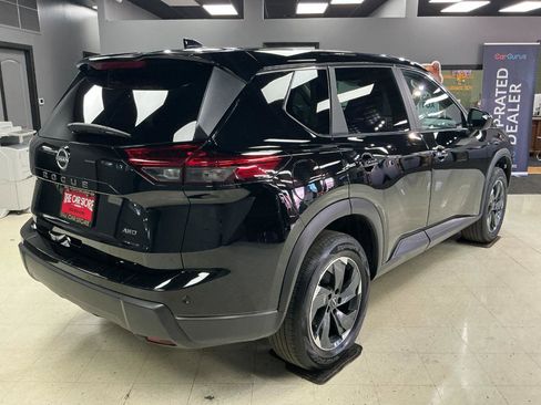 Used 2025 Nissan Rogue SV image 3