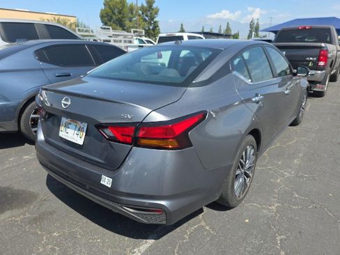 Used 2023 Nissan Altima 2.5 SV FWD image 5